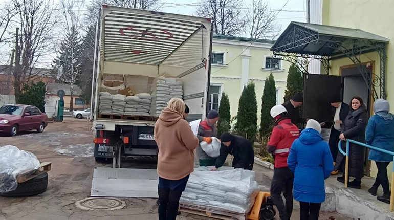 Волонтери з Сум передали гуманітарну допомогу Глухівській та Есманьській громадам