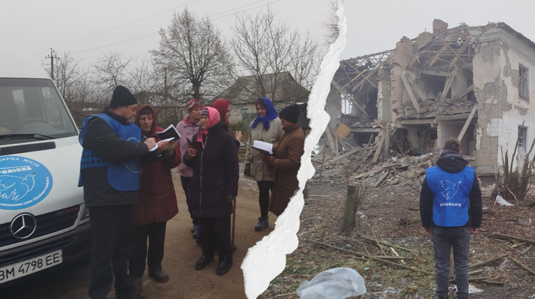 «Двоповерхівка в руїнах»: волонтери привезли допомогу в Есмань після обстрілу рф