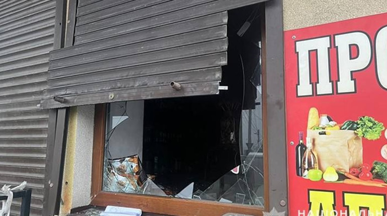 У Почаєві двоє хлопців обікрали магазин
