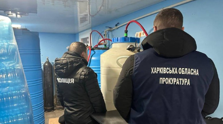 Підпільний бізнес. На Лозівщині "накрили" цех з виробництва фальсифікованого алкоголю