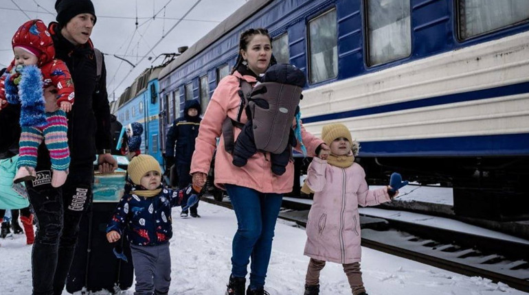 Благодійники забезпечують евакуацію та розселення мешканців Покровської громади