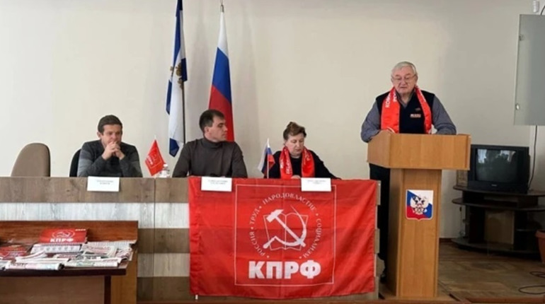 В окупованому Скадовську росіяни провели збори комуністичної партії РФ