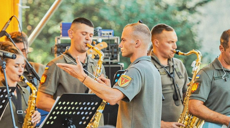 Військовий оркестр Art military band 40 ОАБр виконав пісню, яку написали первомайці