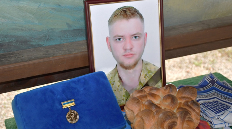 У Нікополі попрощалися із загиблим захисником Владиславом Симоновим