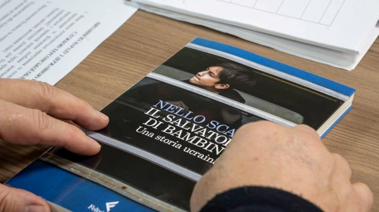 Італійський журналіст видав книжку про героїчні вчинки херсонця Володимира Сагайдака