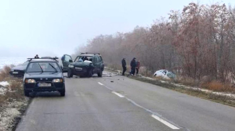 На автотрасі Харків - Мерефа - Лозова сталася ДТП. 75-річний чоловік загинув, жінку госпіталізовано