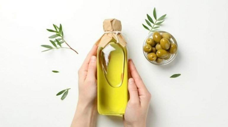 Які маски з оливковою олією найкраще зміцнюють волосся? 5 рецептів