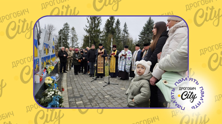 “Пам’ять про полеглих не може бути відкладеною”: у Стебнику освятили Меморіал захисникам України