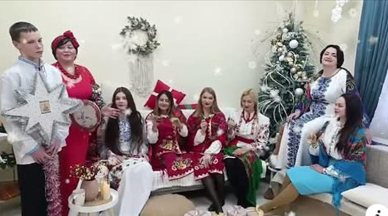 Старокостянтинівці колядують: підтримайте вподобайками відео аграрно-промислового ліцею