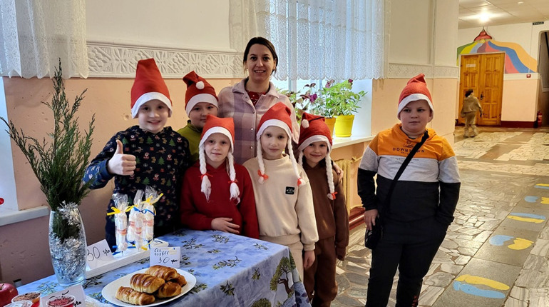 Колектив переяславської гімназії за два "Вчительських ярмарки" зібрав понад 28 тисяч для ЗСУ