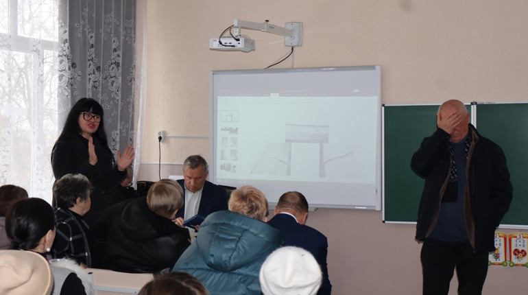 Люди борються, влада думає: яке майбутнє у Костянтинівської гімназії