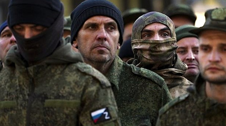 На Луганщині окупанти хочуть залучати боржників до лав своєї армії. Обіцяють списати кредити