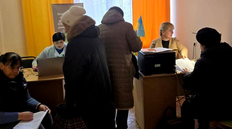 Переселенцям з Торецької громади видаватимуть гігієнічні набори та зимовий одяг