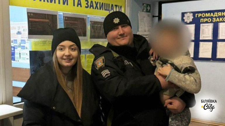 Психологиня поліції Одещини врятувала Гришка, який блукав босоніж вночі за 5 км від дому