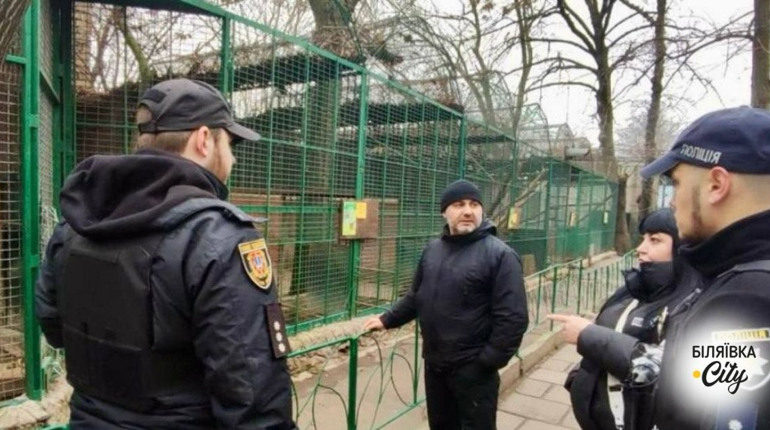 Інцидент в Одеському зоопарку: поліцейським довелося знешкодити леопарда, який напав на працівника