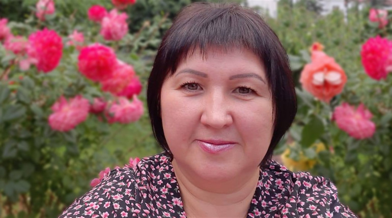 Переселенка з Гірського Оксана Діденко шиє одяг для ВПО та відправляє гуманітарку на фронт