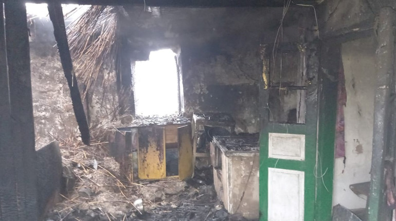 Замах на вбивство. На Лозівщині затримали чоловіка, який облив жінку бензином та підпалив