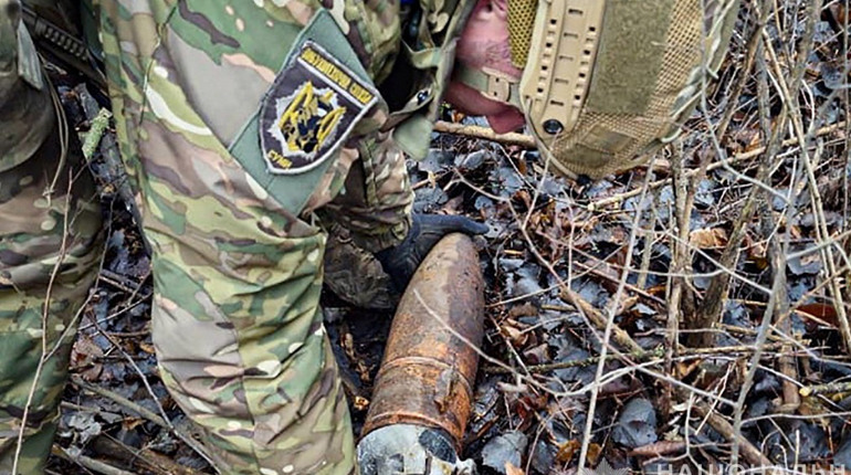 Вибухотехніки поліції на Сумщині знешкодили танковий снаряд росіян