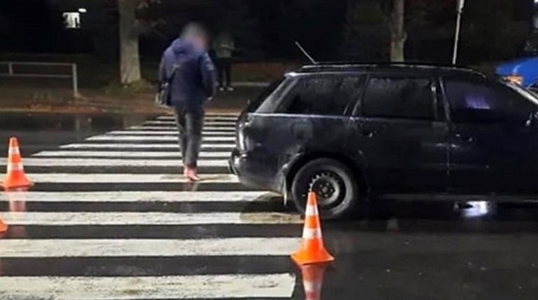 У Переяславі на пішохідному переході ввечері авто збило жінку: як суд покарав водійку