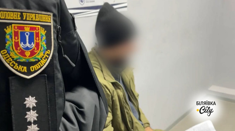 В Одеському районі чоловік у кафе стріляв з рушниці: трьох людей травмував