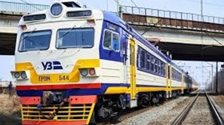 Потягом травмовано чоловіка: постраждалий у лікарні