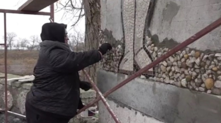 У Скадовському районі поновлюють радянські мозаїки