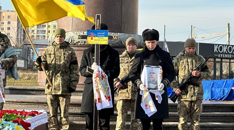У Південному попрощалися з загиблим військовим Костянтином Заболотнім (ФОТО)