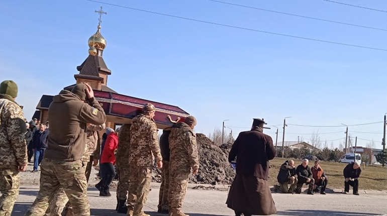Долинська проводжатиме воїна Андрія Гітіна в останній путь
