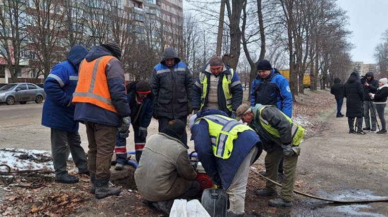 Аварія на каналізаційному колекторі в Лозовій: понад 400 метрів пошкоджень