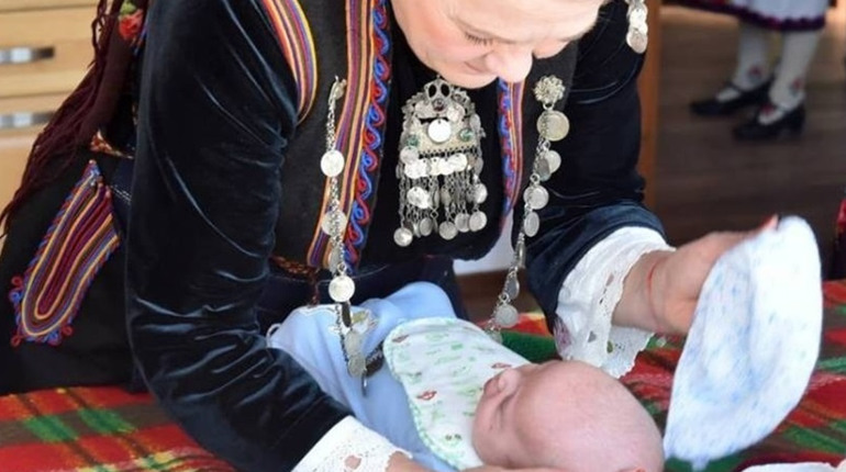 8 січня: День обертання Землі та День повитух, свята, події, іменини Антона, Віктора, Дмитра