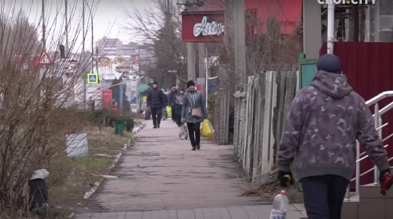 "За водою зі свердловини, за продуктами — раз на тиждень": як виживає прифронтовий Покровськ