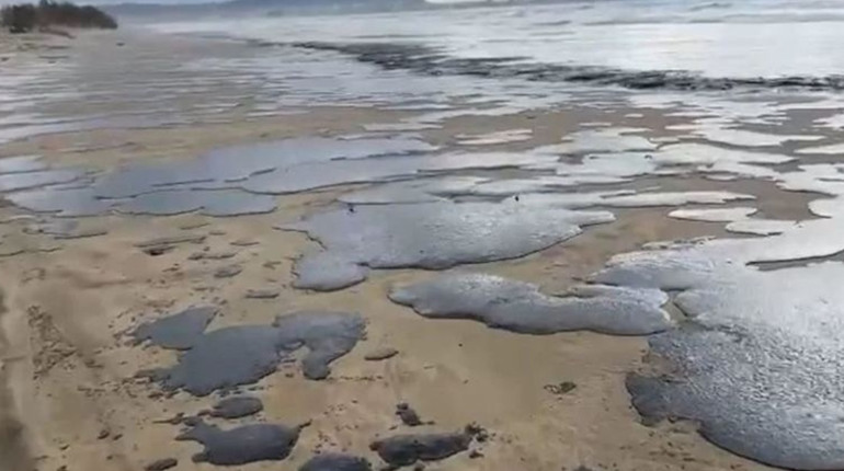 Екологічна ситуація в Чорному морі: що відомо про розлив мазуту з російських танкерів