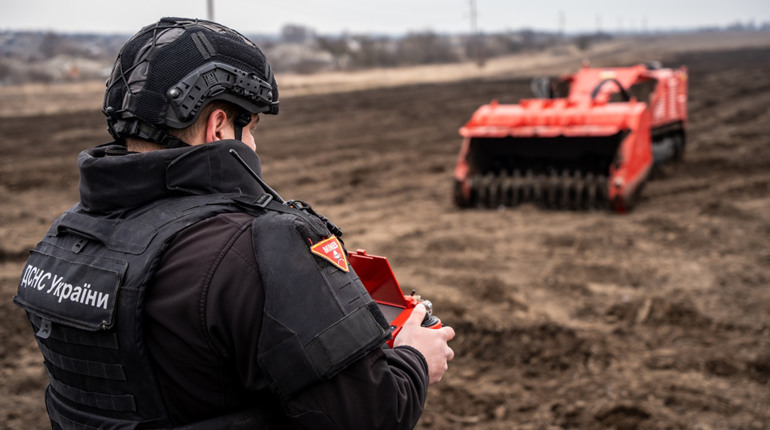 Як очищують міста України від вибухонебезпечних предметів після атак рф: пояснюють у ДСНС