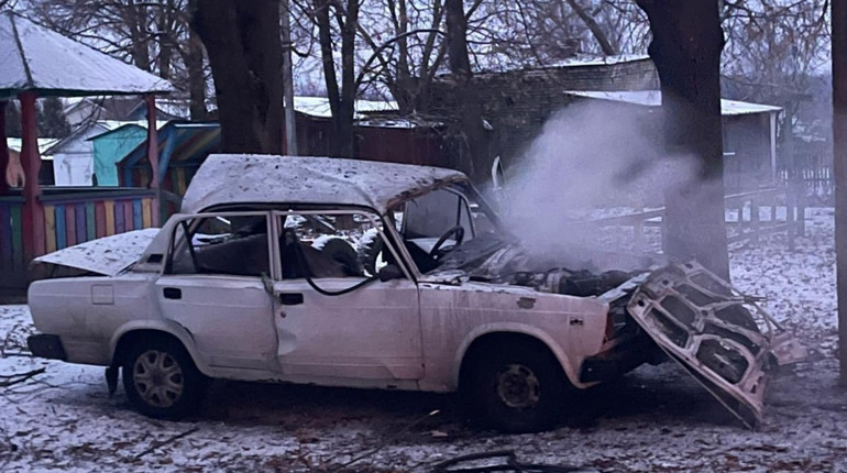 Військові рф на Сумщині атакували дронами поліцейський автомобіль