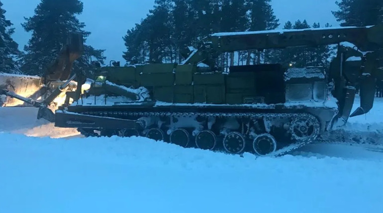 На Сумському напрямку прикордонники знищили рідкісний російський шляхопрокладач (ВІДЕО)