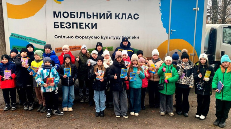 У Тростянці “Мобільний клас безпеки” навчав дітей, як уберегтися від небезпек