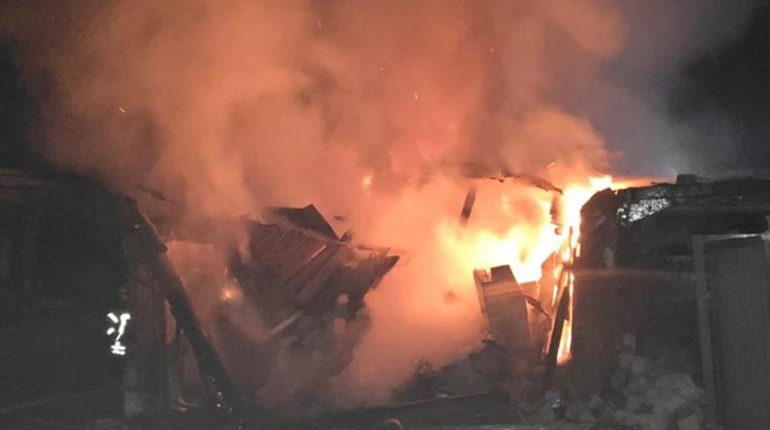 На Полтавщині уламки безпілотника пошкодили будинки, авто та спричинили пожежу