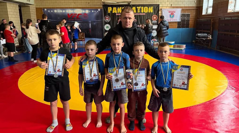 Юні фастівські спортсмени здобули 12 медалей на турнірі з грепплінгу