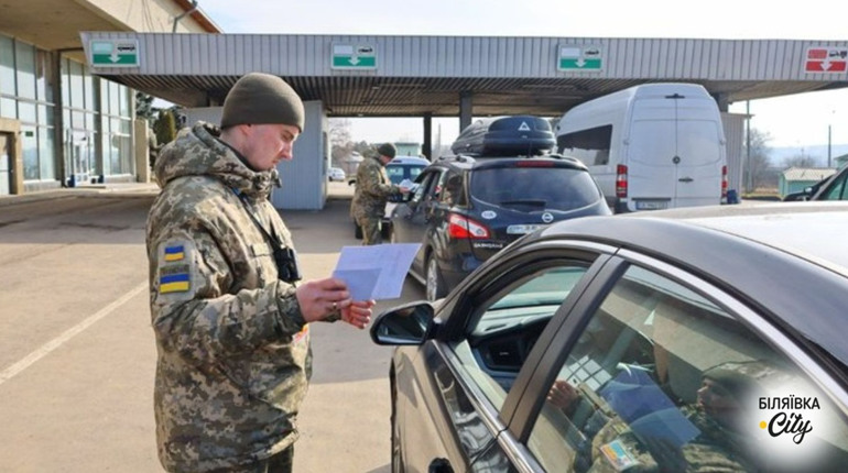 З фальшивим пенсійним посвідченням: 46-річний чоловік намагався виїхати з Одещини до Молдови