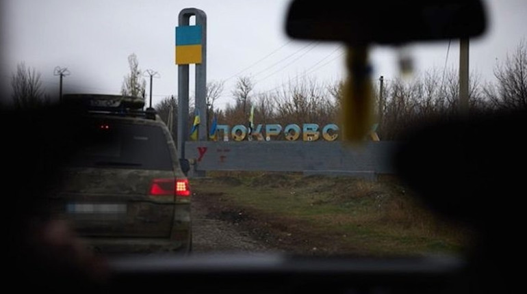 Внаслідок атаки Покровська російським FPV-дроном загинув чоловік. Є поранений і пошкодження будівель