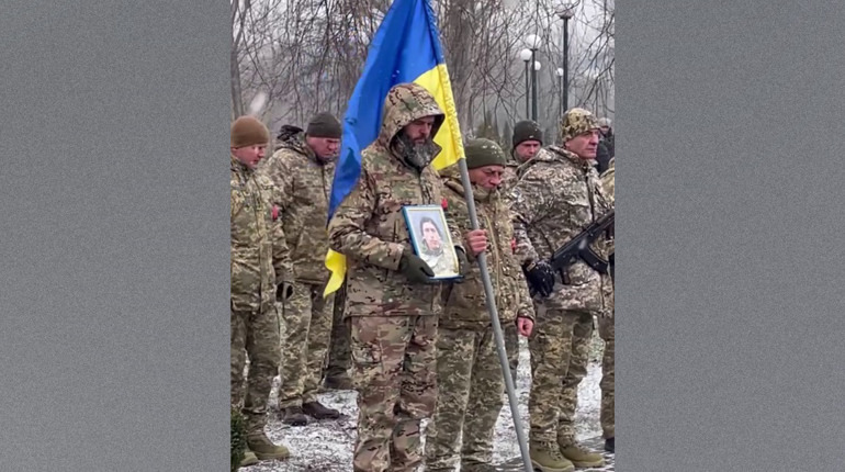 У День Соборності громади об’єдналися, щоб провести в останню путь військового Івана Литовченка