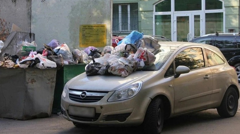 Окупована Луганщина потопає у смітті. Прибирати непотріб з вулиць нікому
