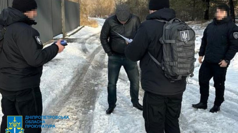 Замість служби будували дачу керівнику: у Дніпрі судитимуть 7 поліцейських