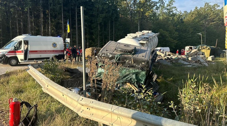 Водія вантажівки, який вʼїхав у блокпост, судитимуть за смертельну аварію — чоловік вини не визнає