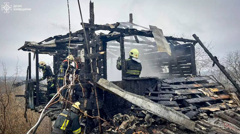 У Фастові вогнеборці врятували чоловіка під час пожежі: що відомо
