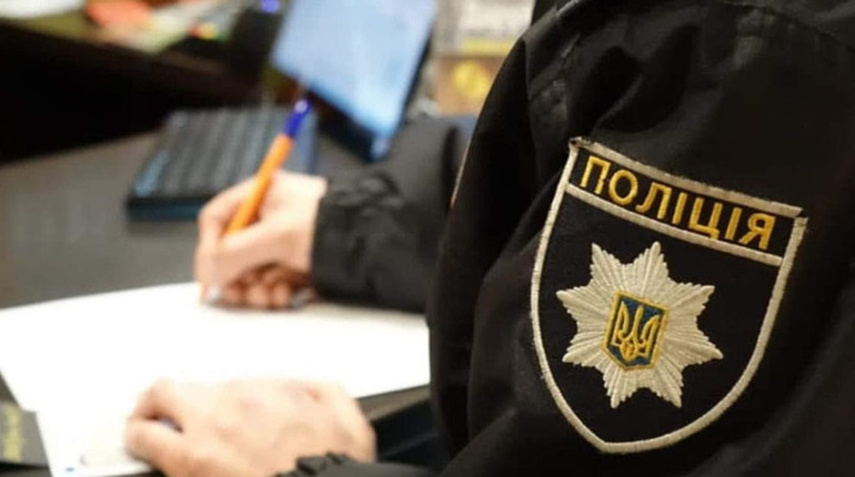 Жителів Лозової попереджають про шахраїв, які збирають особисті дані під виглядом працівників МВС