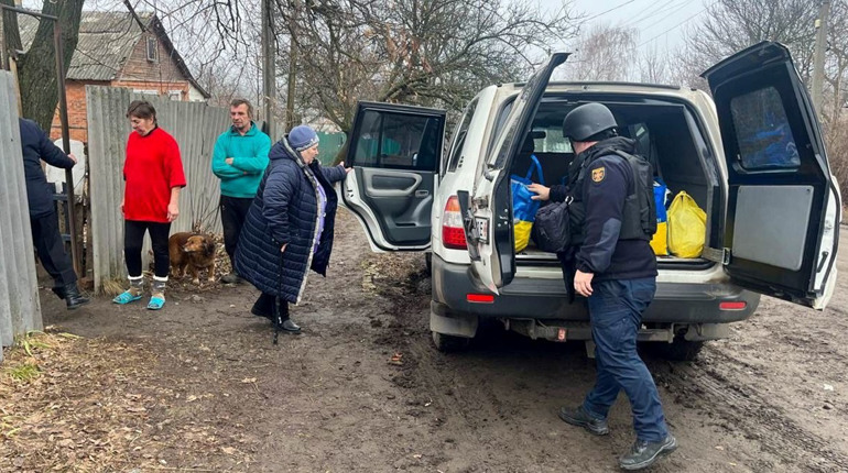 Обов’язкова евакуація на Харківщині: рятувальники вивезли ще сімох людей