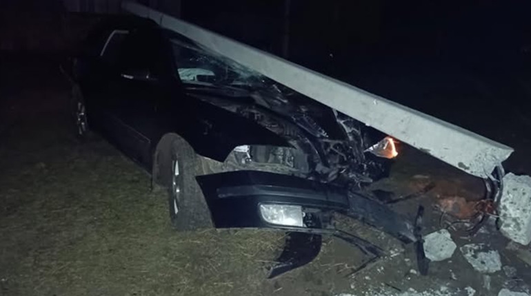 У Корюківці п’яний водій на автомобілі «Skoda» врізався у стовпа
