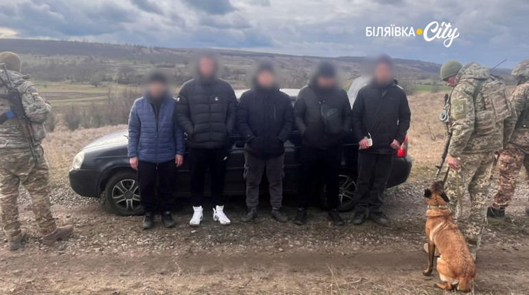 Багнюка не випустила: затримали “ухилянтів” під час спроби незаконного перетину кордону