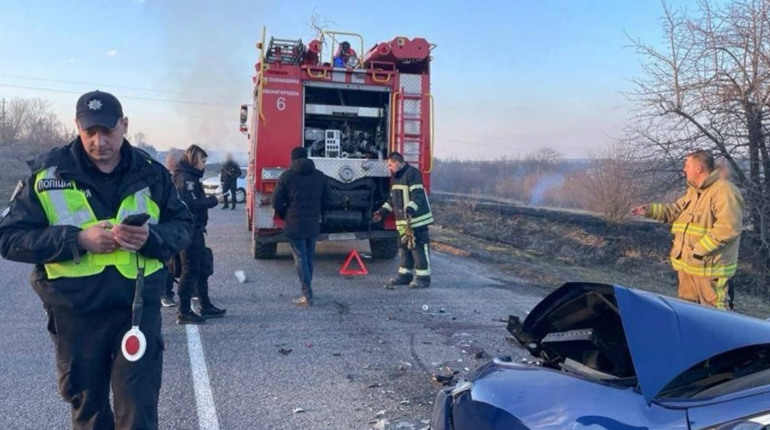 Поруч Сміли автомобіль збив рятувальника під час гасіння пожежі